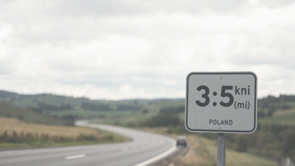 Jakie są różnice między pomiarem w milach a kilometrach?