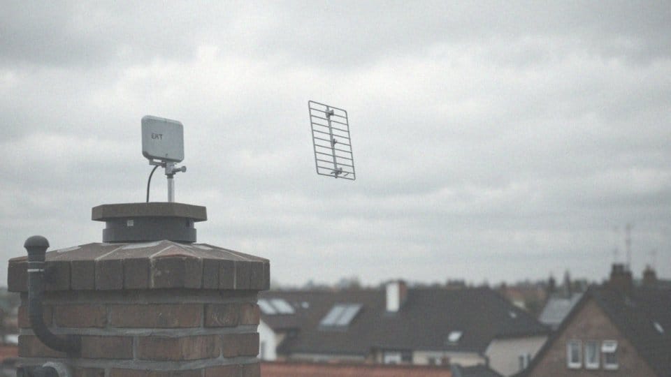 Jakie sygnały telewizyjne odbiera antena z polaryzacją poziomą?