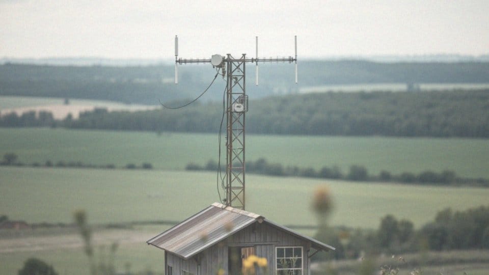 Jakie są typowe błędy w montażu anten z polaryzacją poziomą?